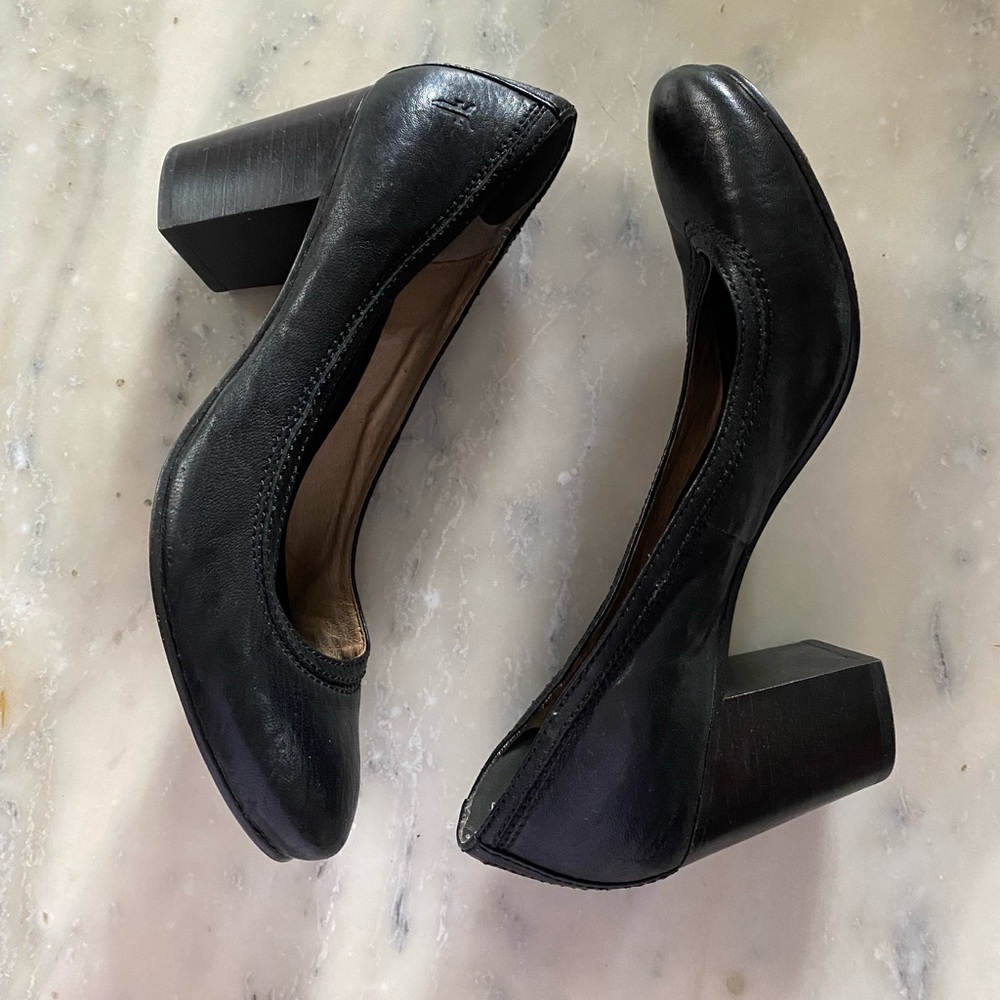Frye Carson Pump